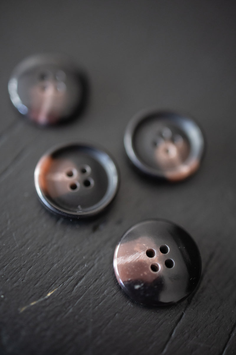 Semi Mottled Button - Fruity Brown