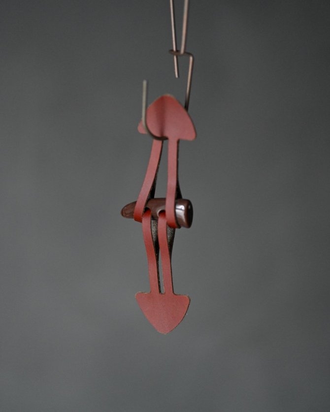 Leather &amp; Horn Toggles Chestnut