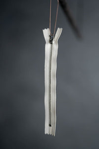 18cm Zip (Eve and Pegs)