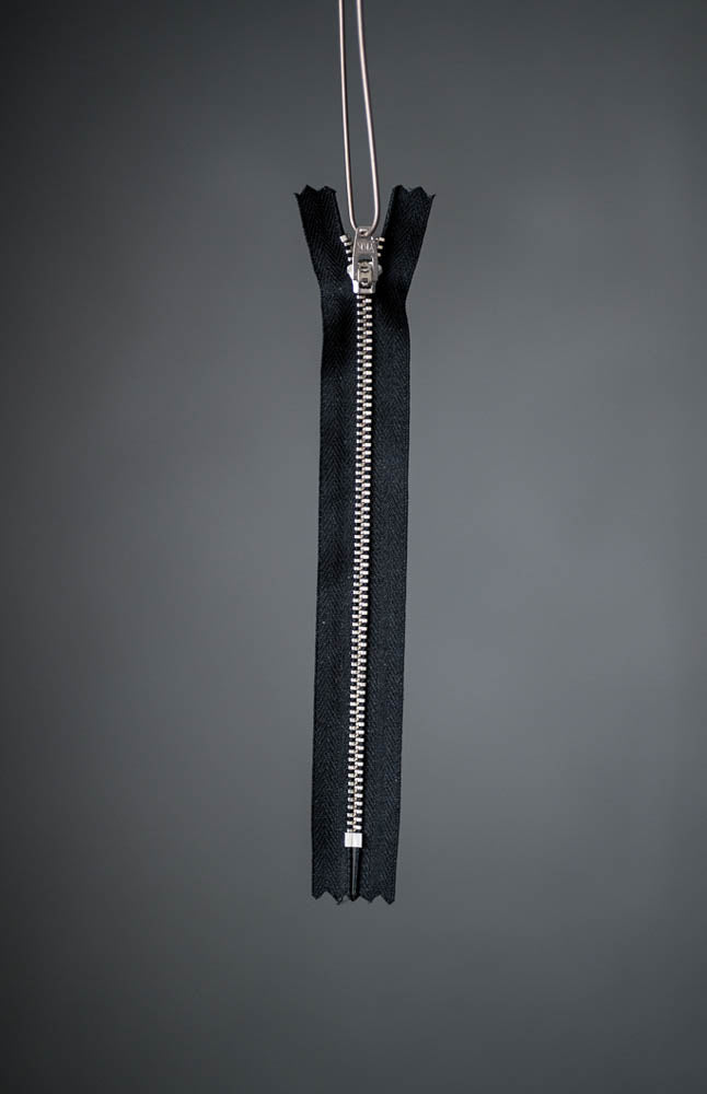 18cm Zip Black/Nickel (Eve)